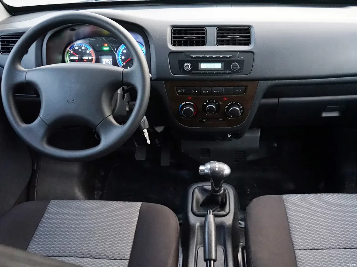 интерьер салона Skywell D07 интерьер салона Skywell D07