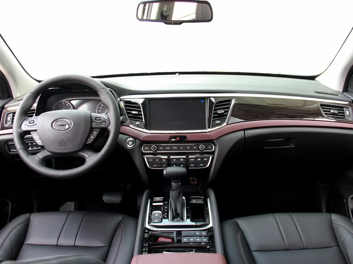 интерьер салона GS8 1-го поколения