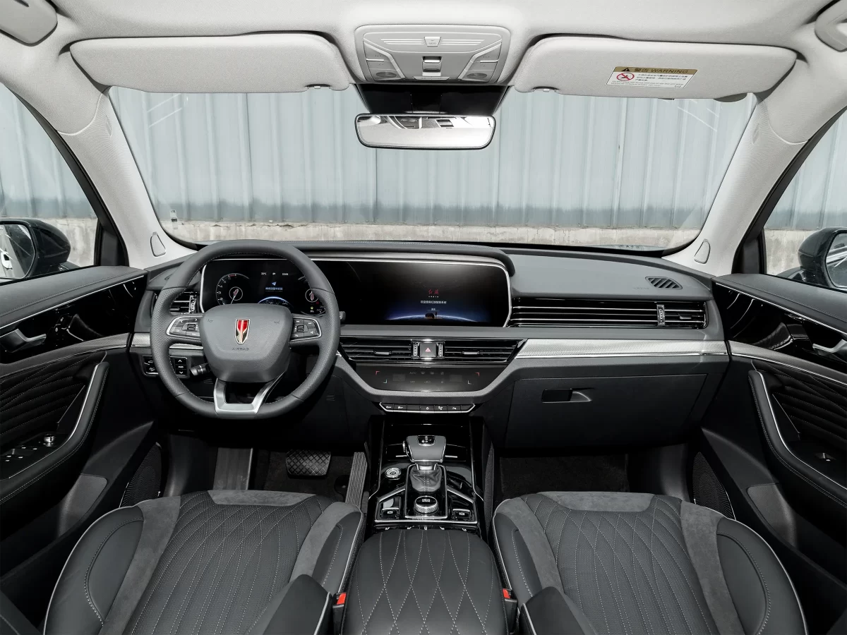 интерьер салона Хонгчи HS5 2019 модельного года