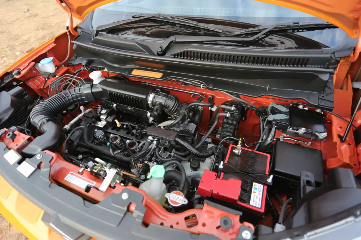 под капотом (моторный отсек) С-Прессо от Марути Сузуки под капотом (моторный отсек) С-Прессо от Марути Сузуки