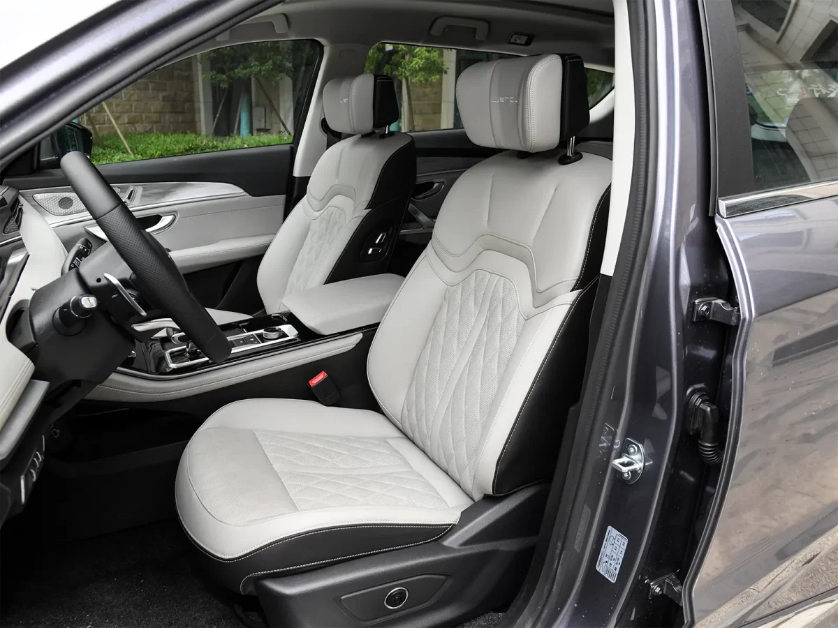 передние сиденья