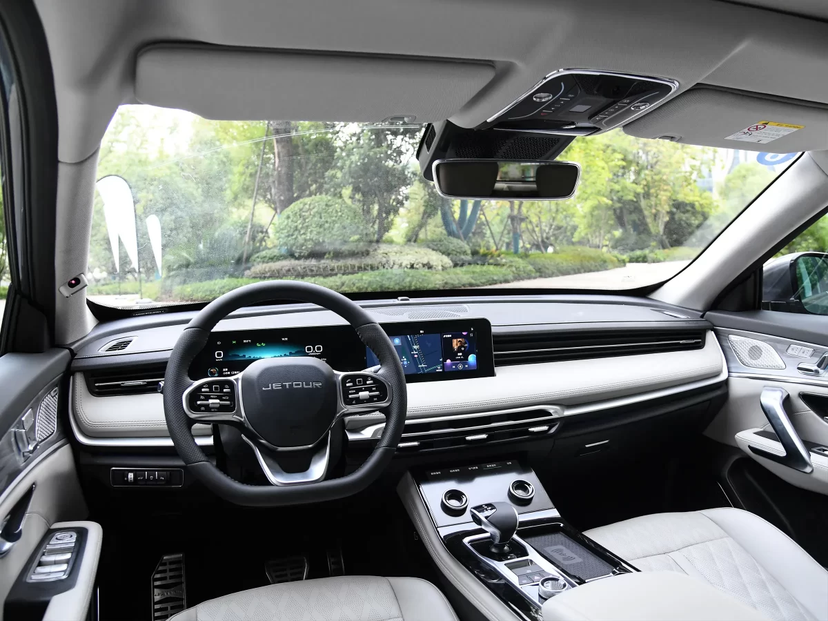 интерьер салона Zhuge-версии Jetour X70