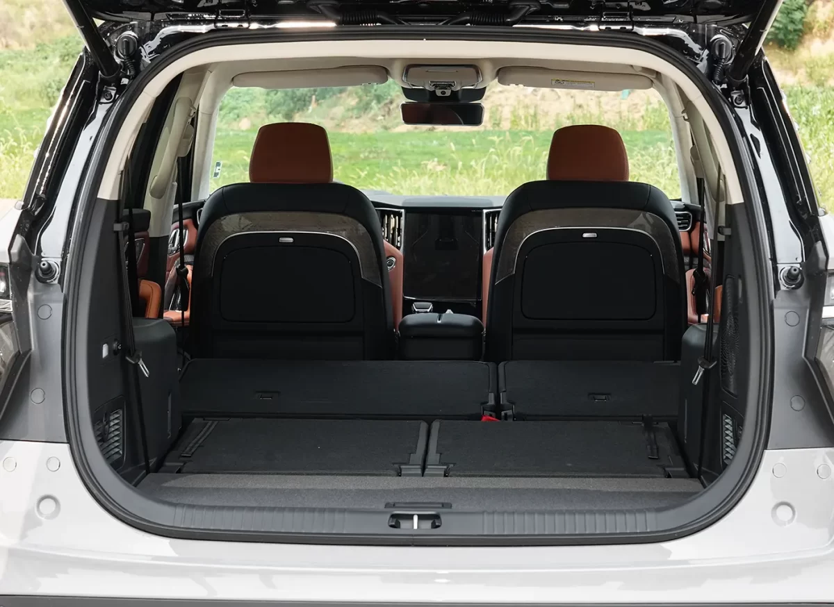 трансформация салона для максимальной багажной вместительности в Hongqi HS7 II трансформация салона для максимальной багажной вместительности в Hongqi HS7 II