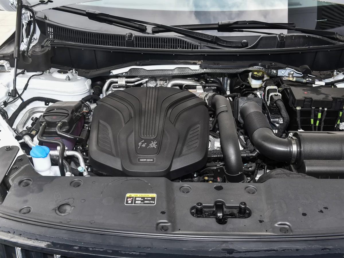 под капотом Hongqi HS7 II под капотом Hongqi HS7 II