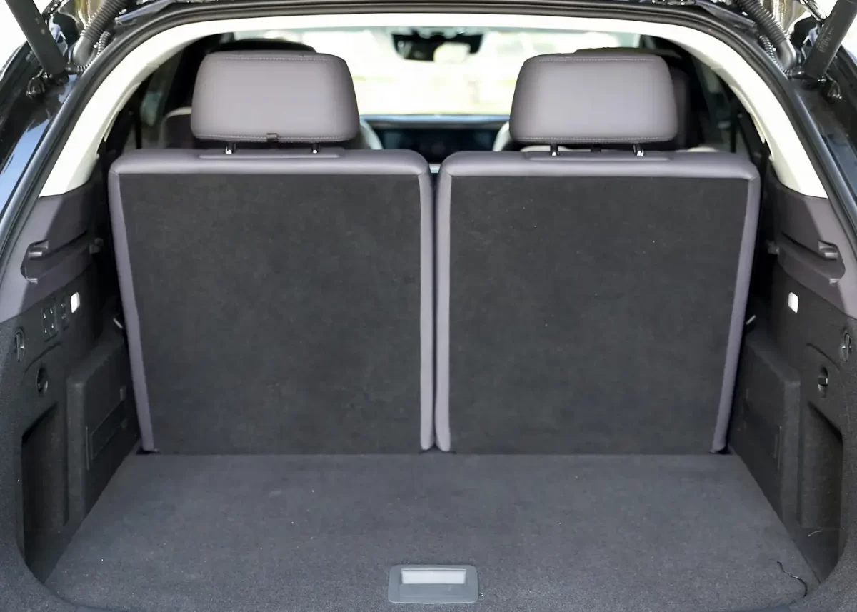 багажник при трёхрядном салоне багажник при трёхрядном салоне