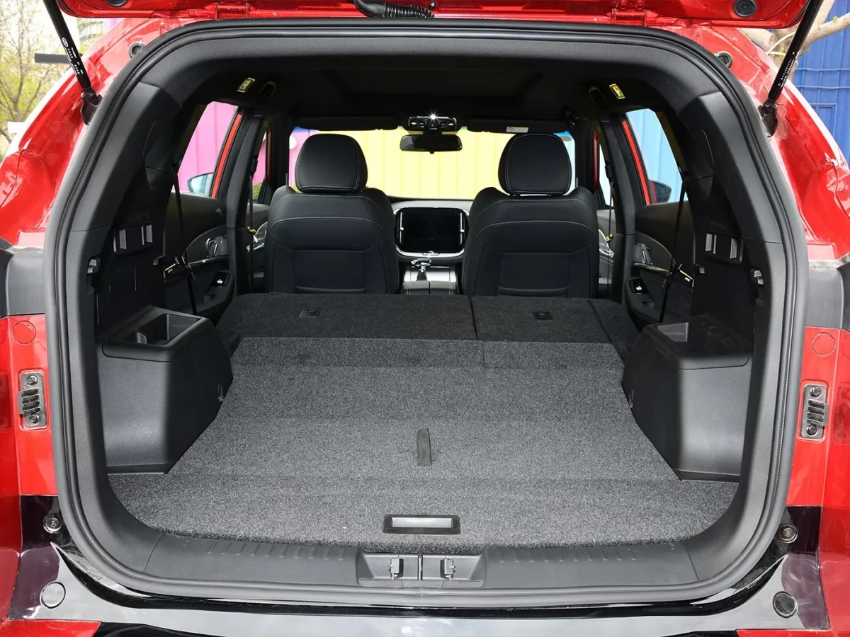 багажный отсек Джетура Икс 70 Купе