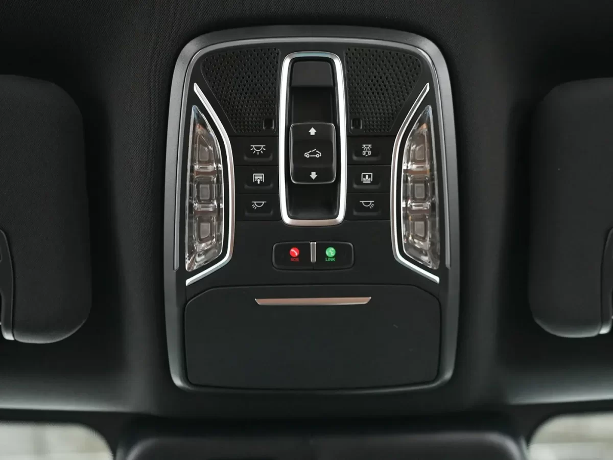 панель управления освещением и экстренной связи