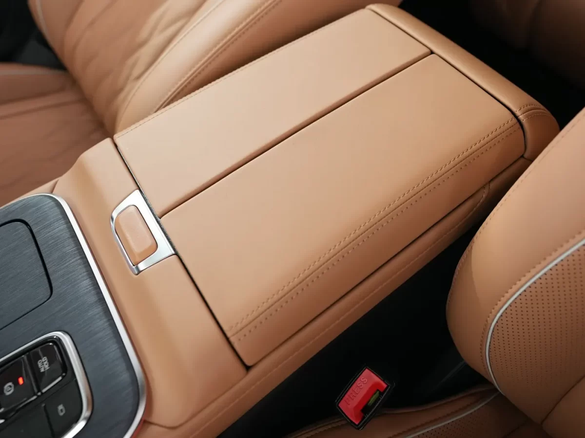 подлокотник для передних пассажиров