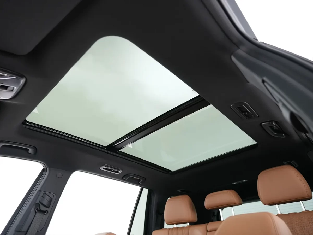 панорамная крыша (открыта)