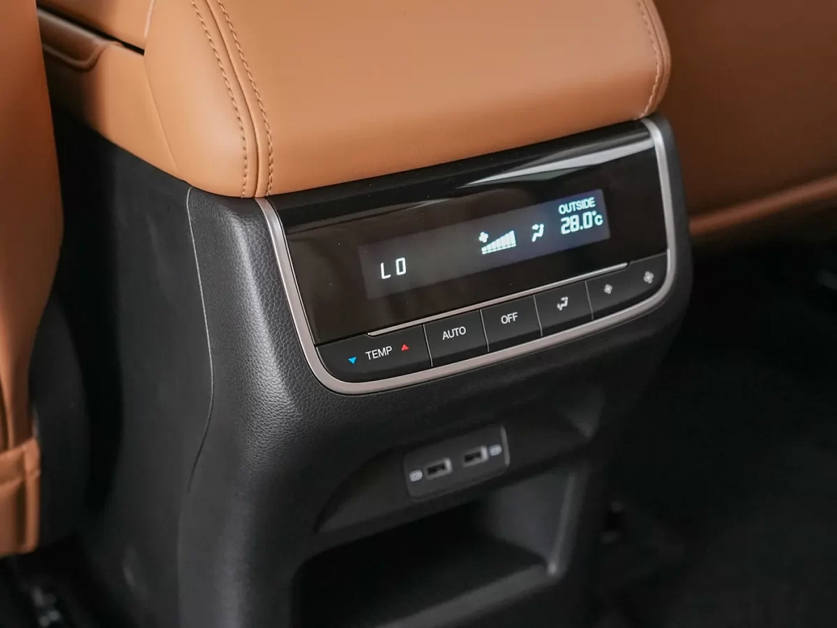 управление климатом для задних пассажиров