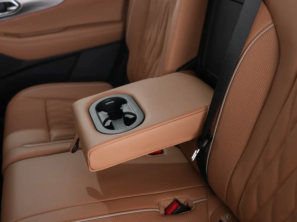 подлокотник второго ряда