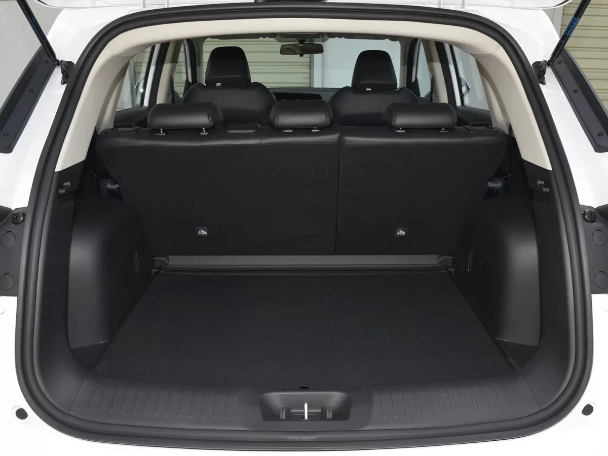 проём багажного отсека