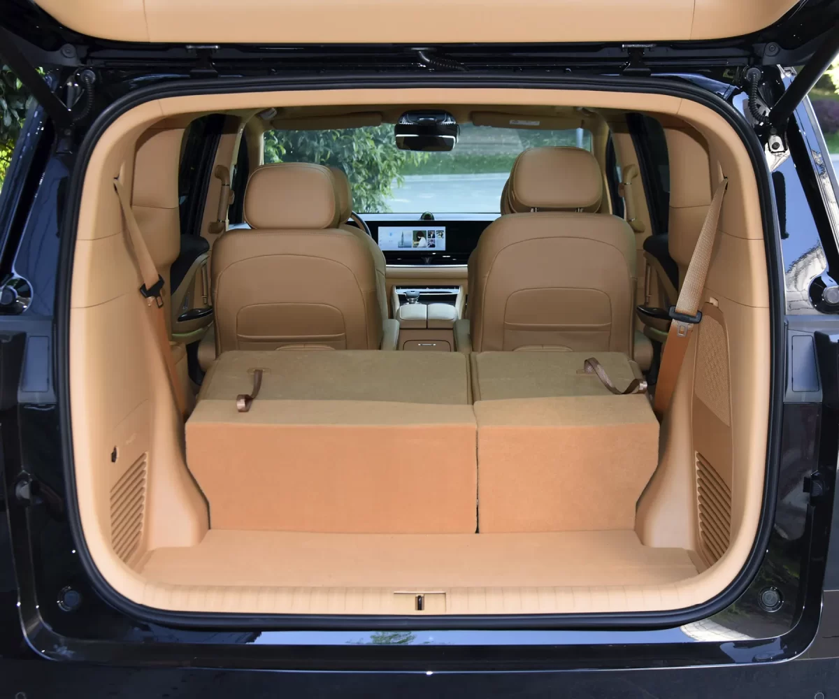 багажное пространство и трансформация салона