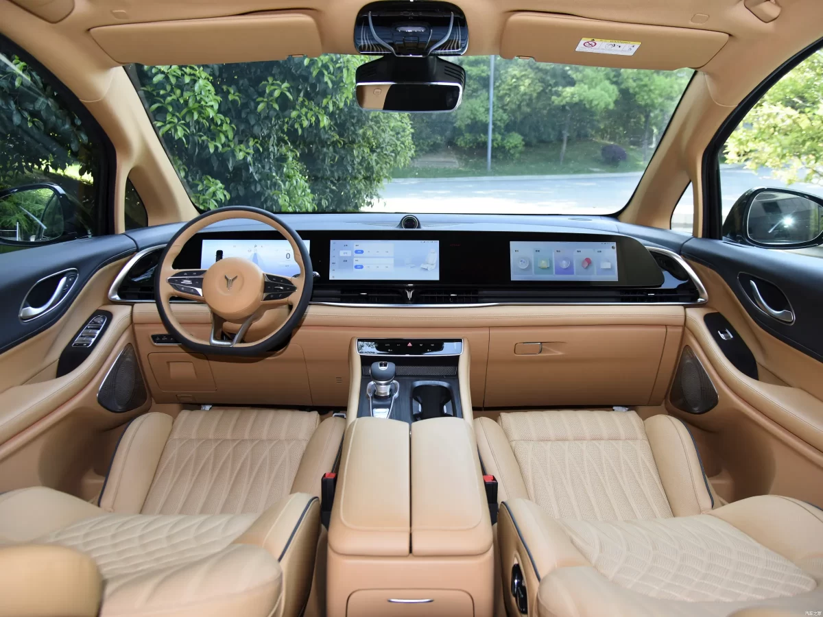 интерьер салона минивэна Дрим от Вояжа