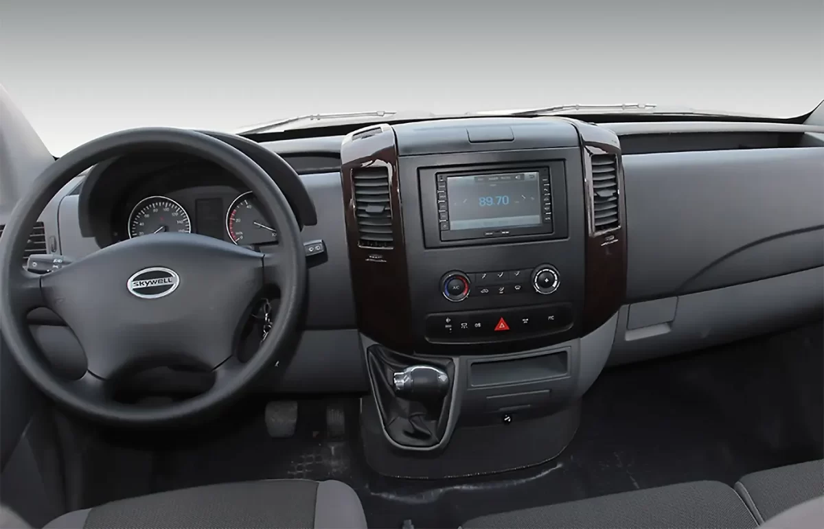 интерьер салона Skywell D11