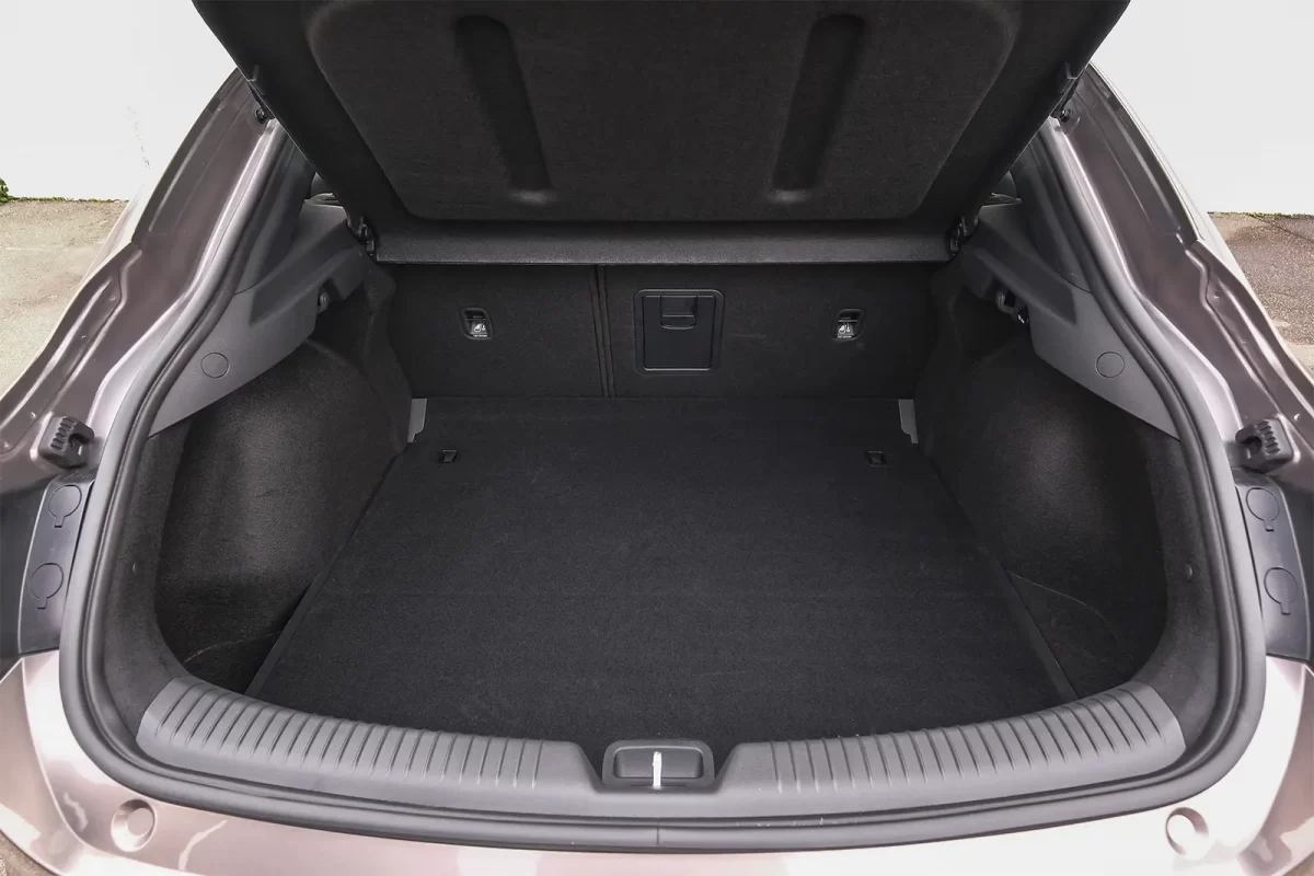 место для багажа в фастбеке