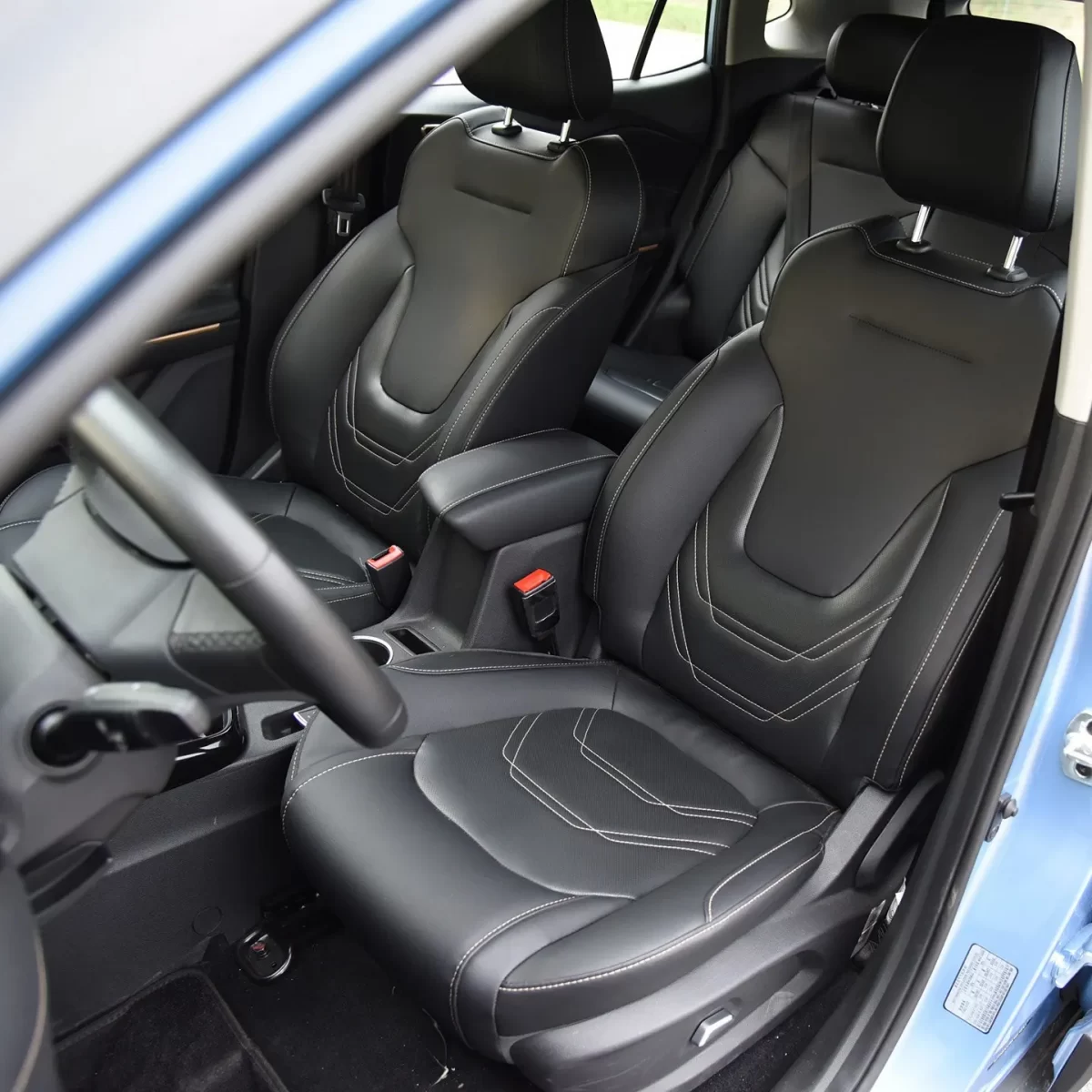 электро-Москвичу 3й модели положены сидения с выраженным профилем электро-Москвичу 3й модели положены сидения с выраженным профилем