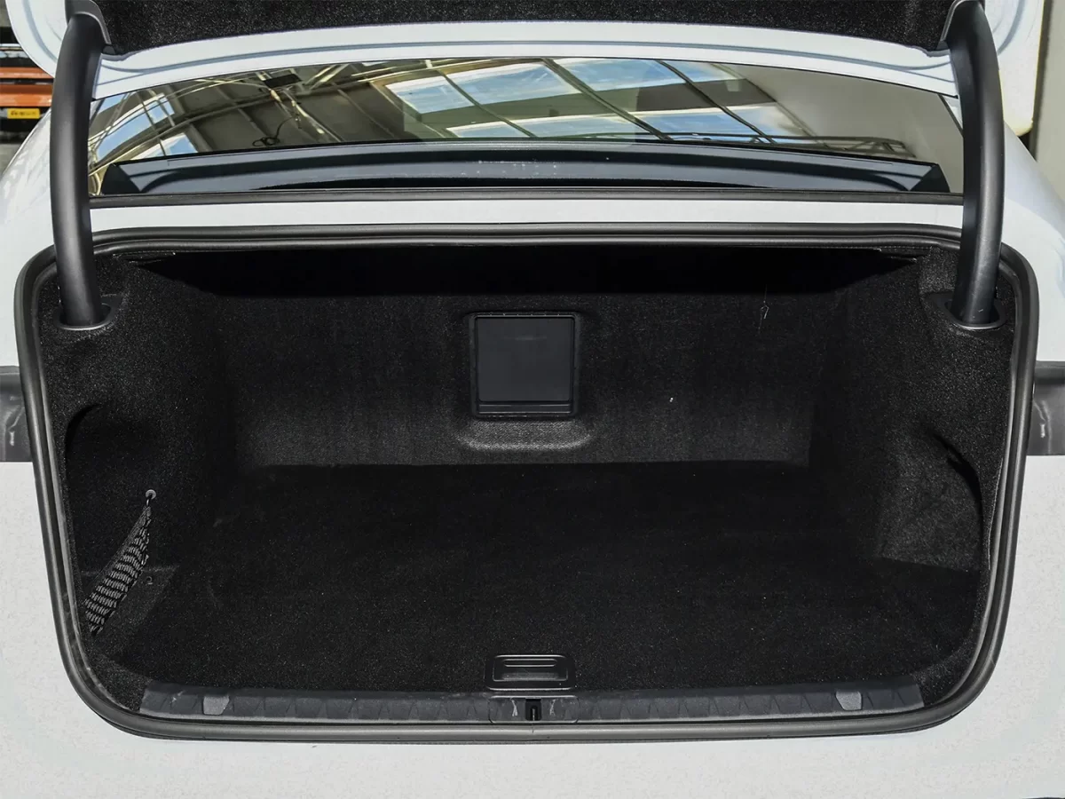 багажник (основной в задней части автомобиля) багажник (основной в задней части автомобиля)