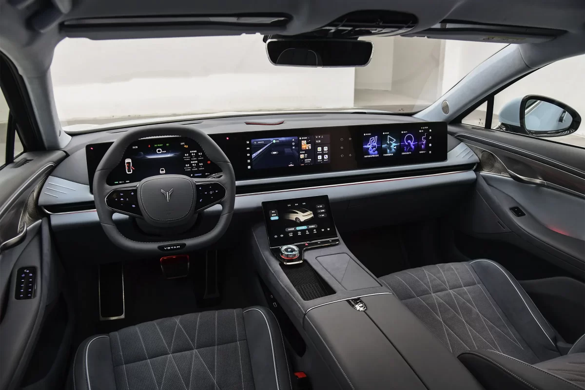 интерьер салона Passion - экраны, дисплеи и панели интерьер салона Passion - экраны, дисплеи и панели