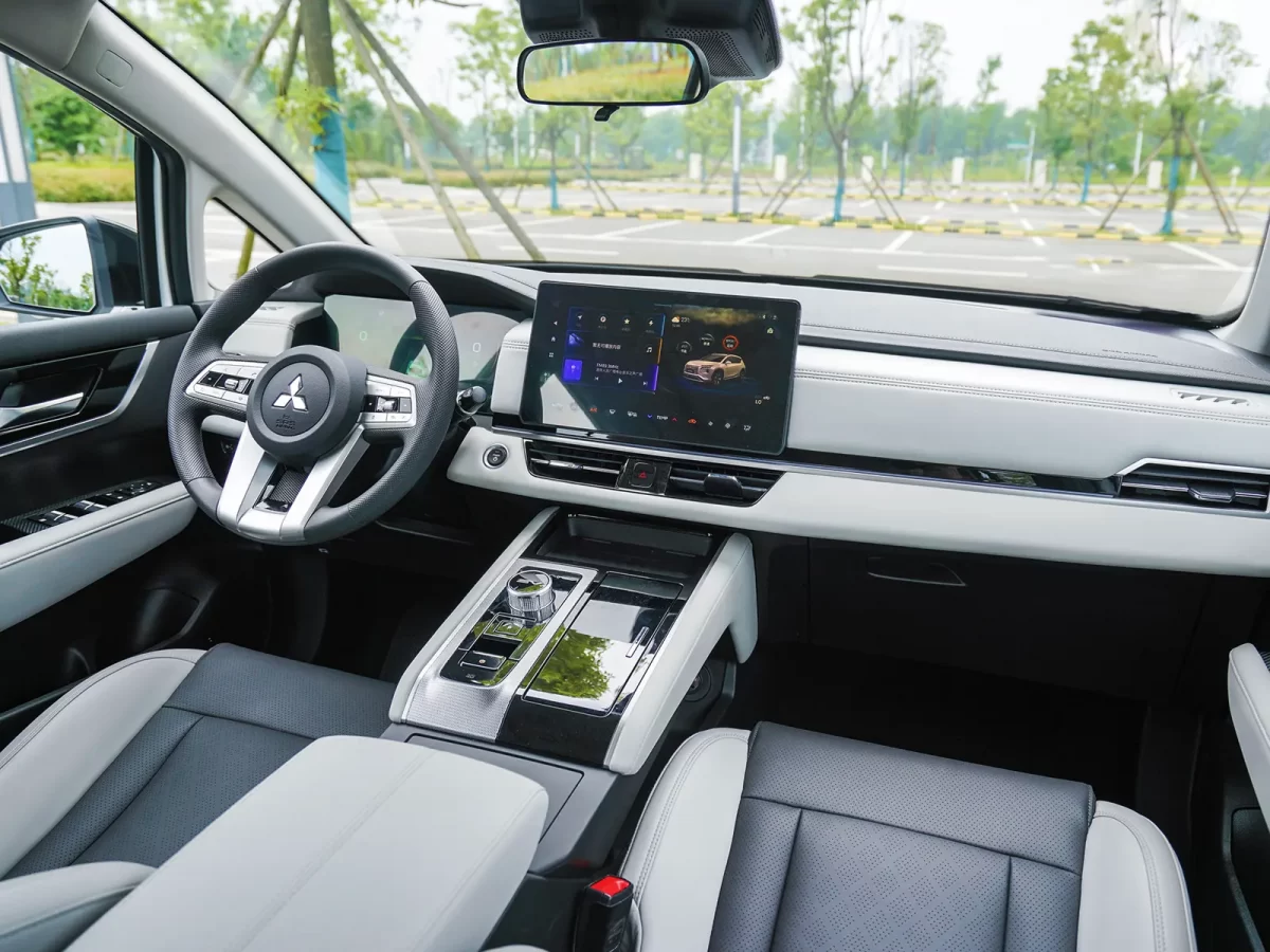 интерьер салона Airtrek 2-го поколения