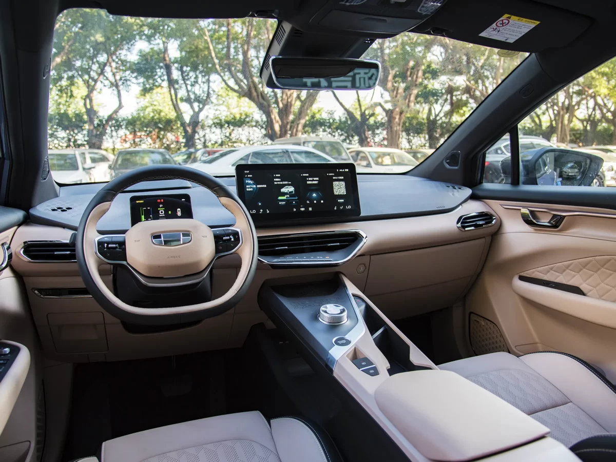 интерьер салона С-модели Геометри'ческой линейки интерьер салона С-модели Геометри'ческой линейки