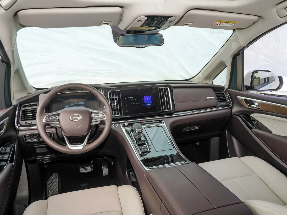 интерьер салона обычного исполнения 