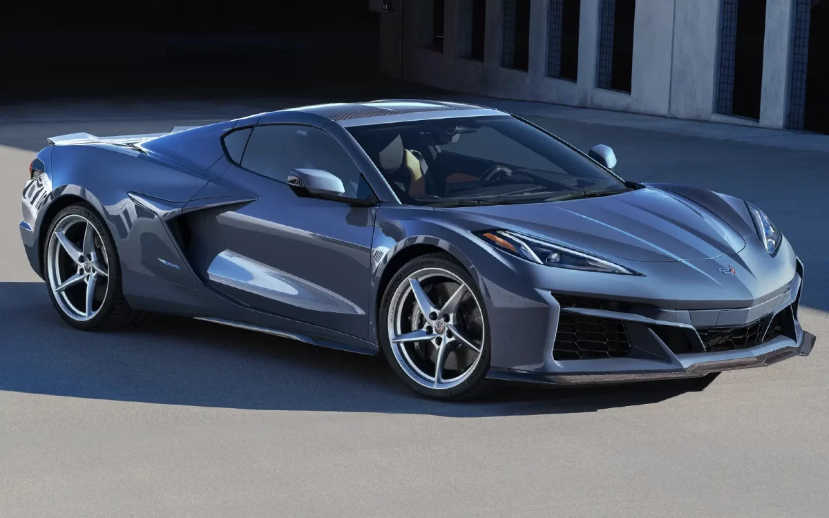 гибридный Corvette E-Ray C8