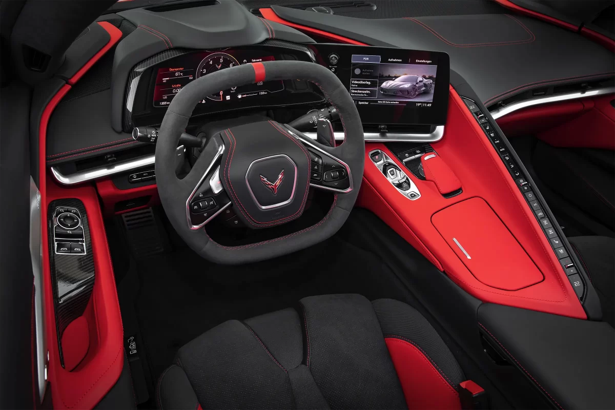 интерьер салона купе-тарга Corvette C8