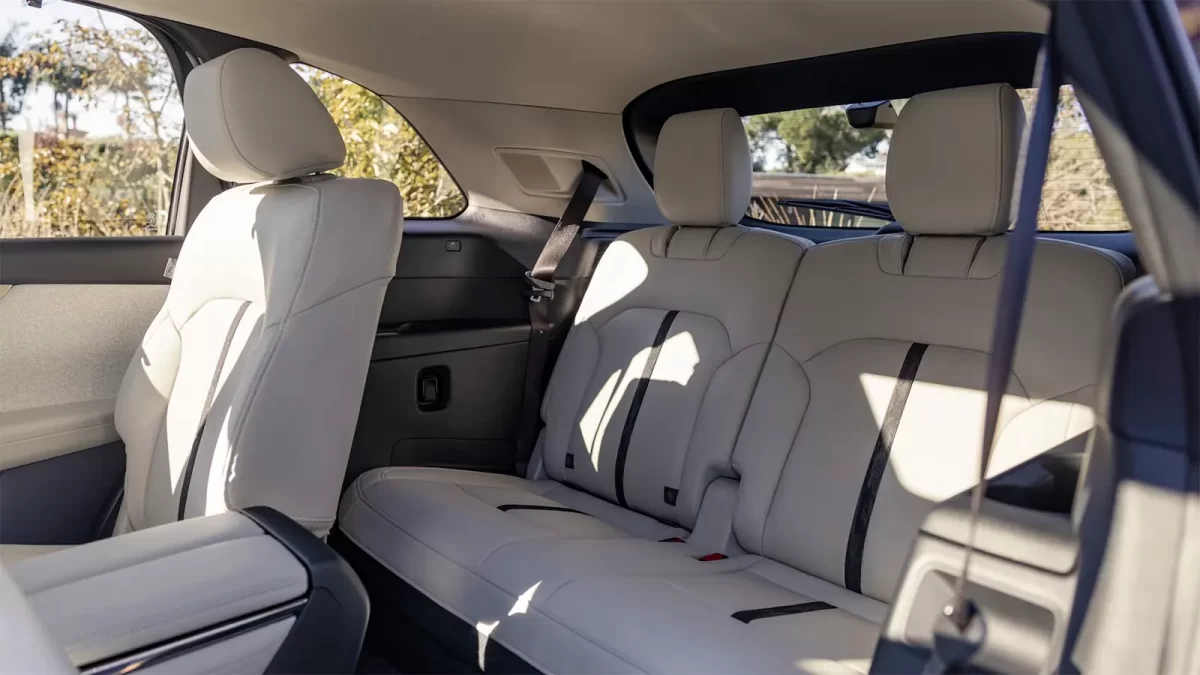 пассажирские места третьего ряда