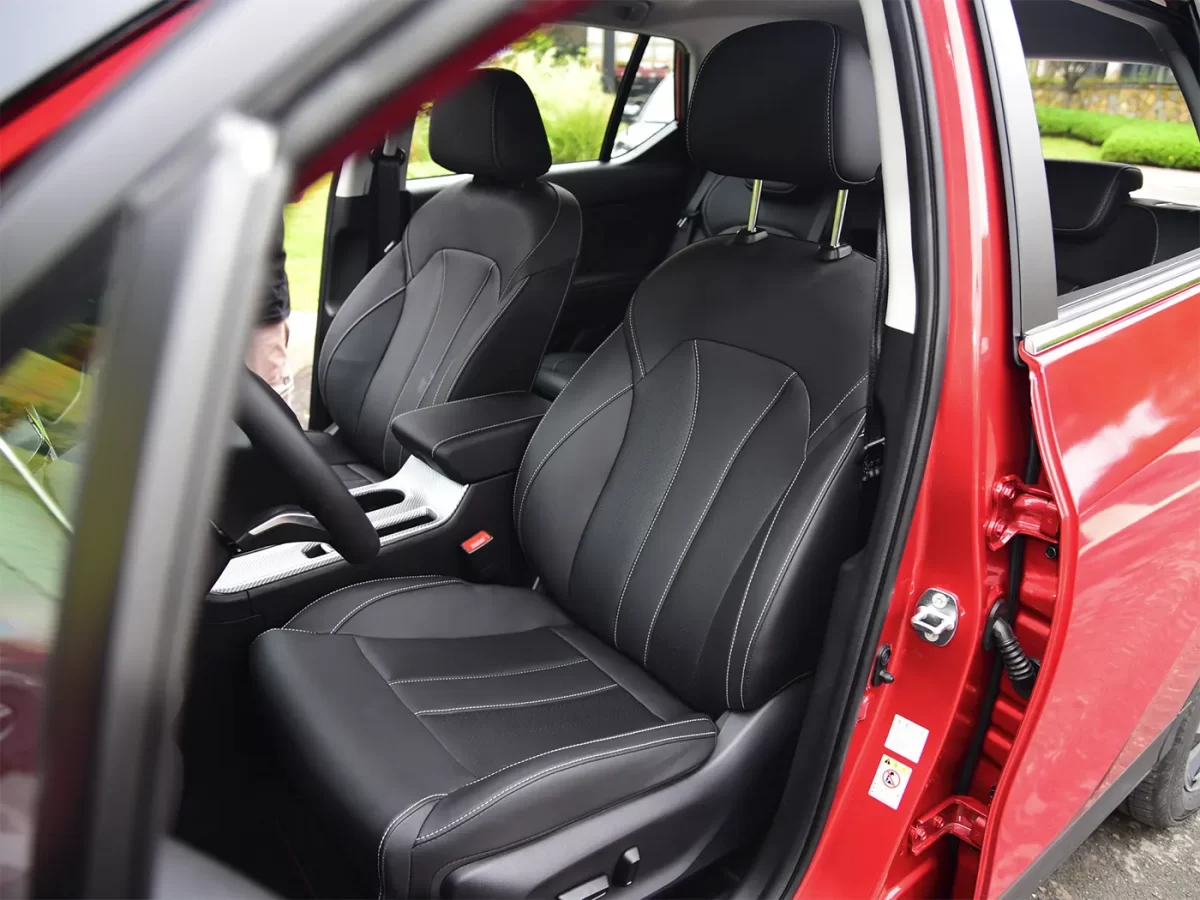 передние сидения в GS3 передние сидения в GS3