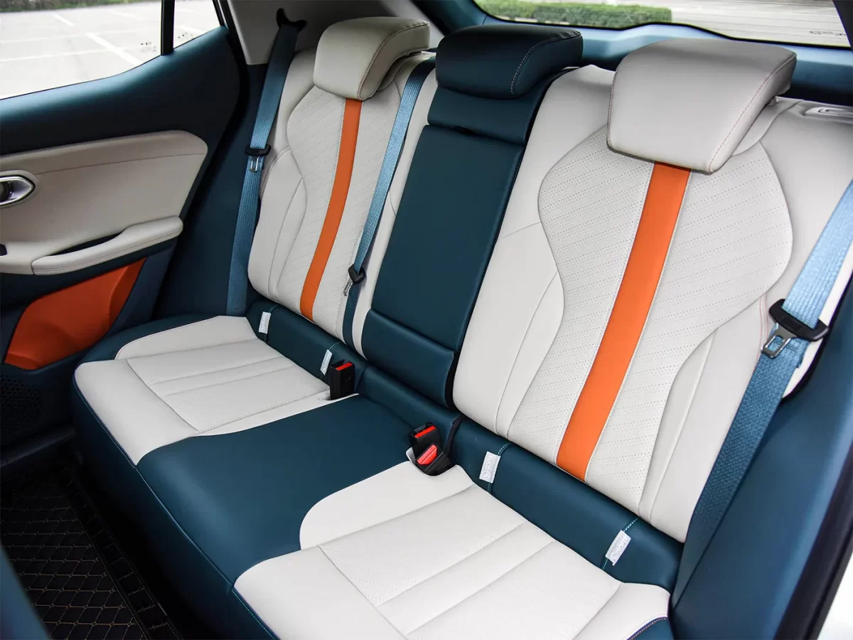 пассажирский диван второго ряда в GS 3 пассажирский диван второго ряда в GS 3