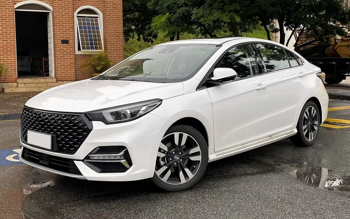 фото седана Омода С5