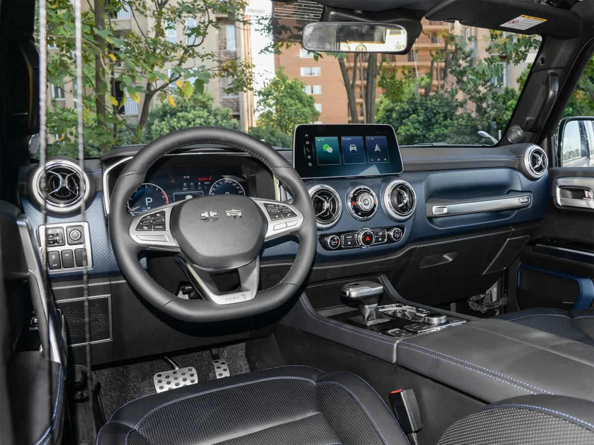 интерьер салона БАИКа BJ 40 Plus интерьер салона БАИКа BJ 40 Plus