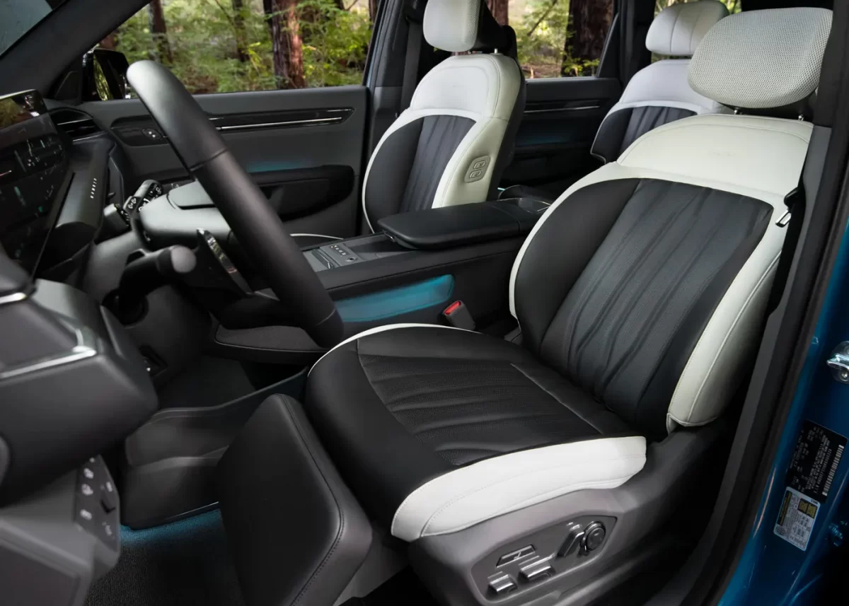 передние кресла