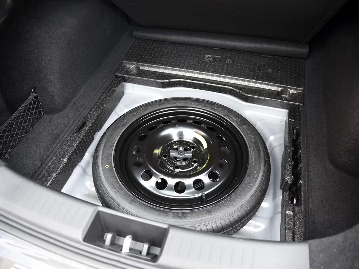 запасное колесо «докатка» в подполье багажного отсека запасное колесо «докатка» в подполье багажного отсека