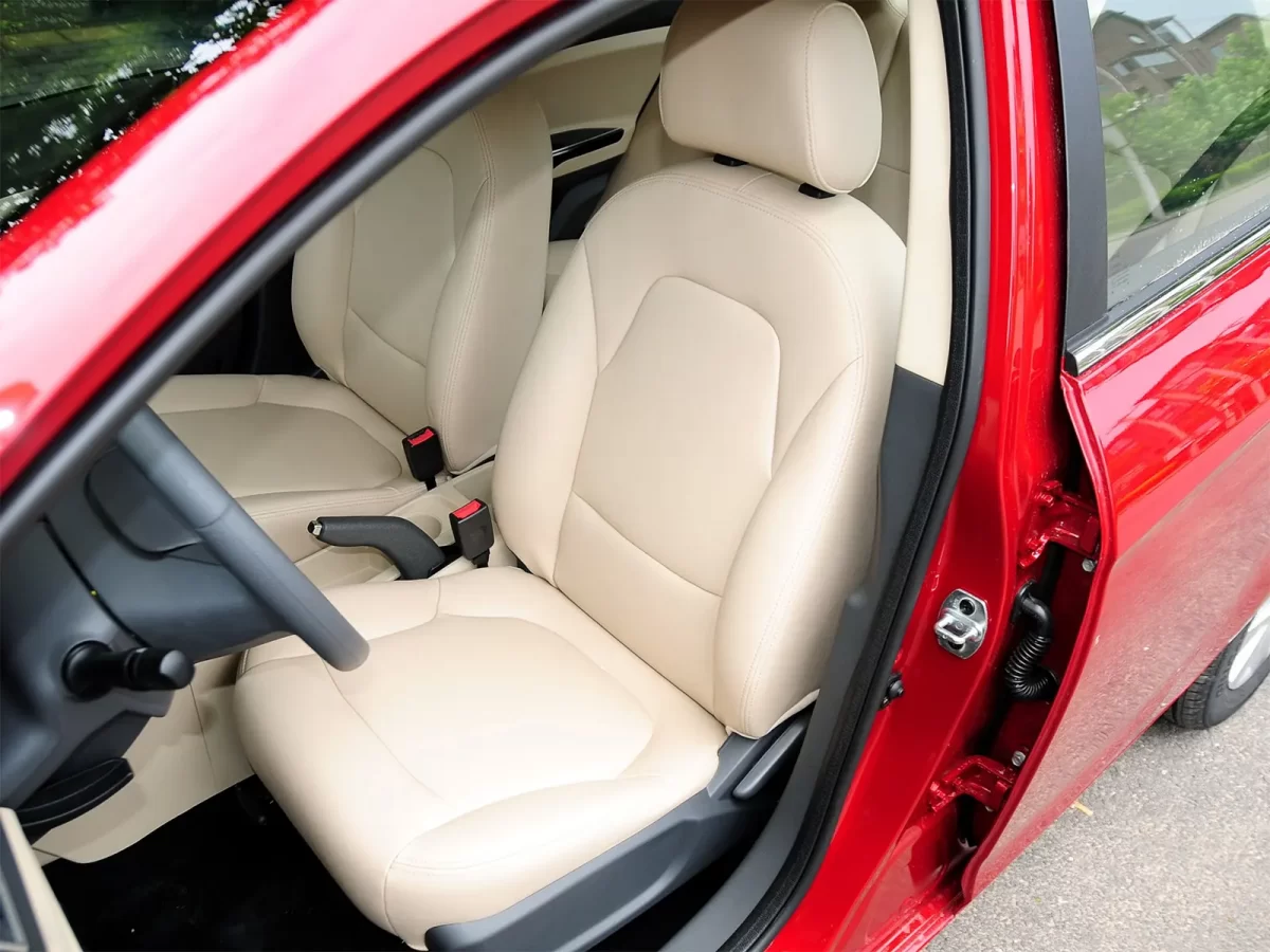 передние сидения J4 (A30) передние сидения J4 (A30)