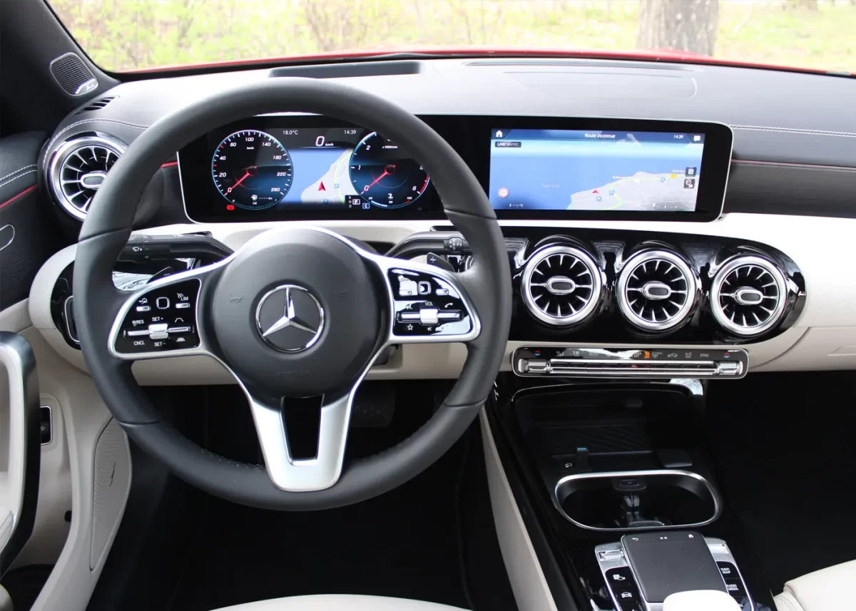 интерьер салона в Мерседесе CLA C118/X118