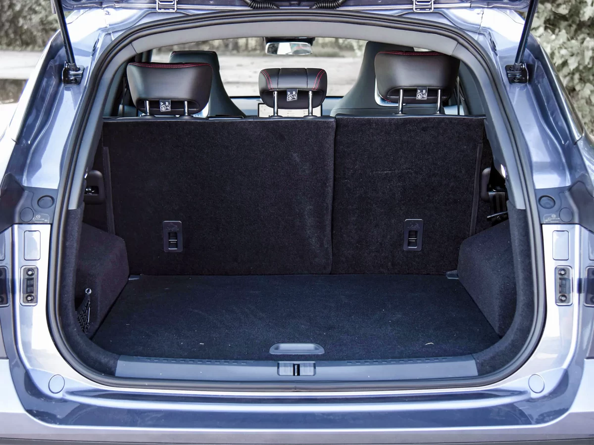 багажный отсек Dashing при пятиместном салоне багажный отсек Dashing при пятиместном салоне