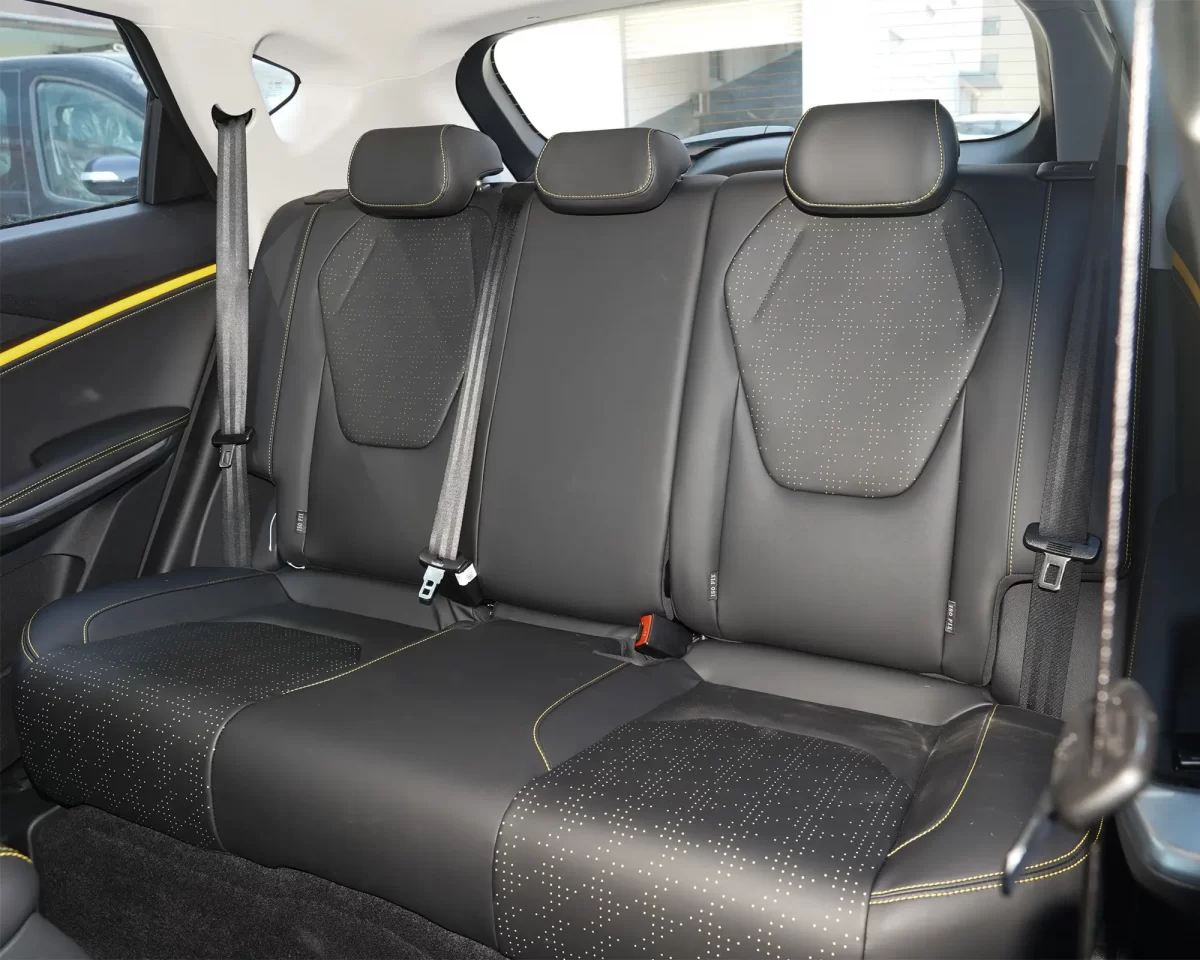 второй ряд пассажирских мест в пятёрках Москвичах