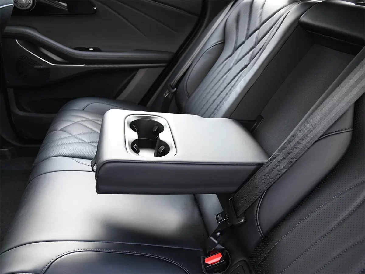 подлокотник с подстаканниками подлокотник с подстаканниками