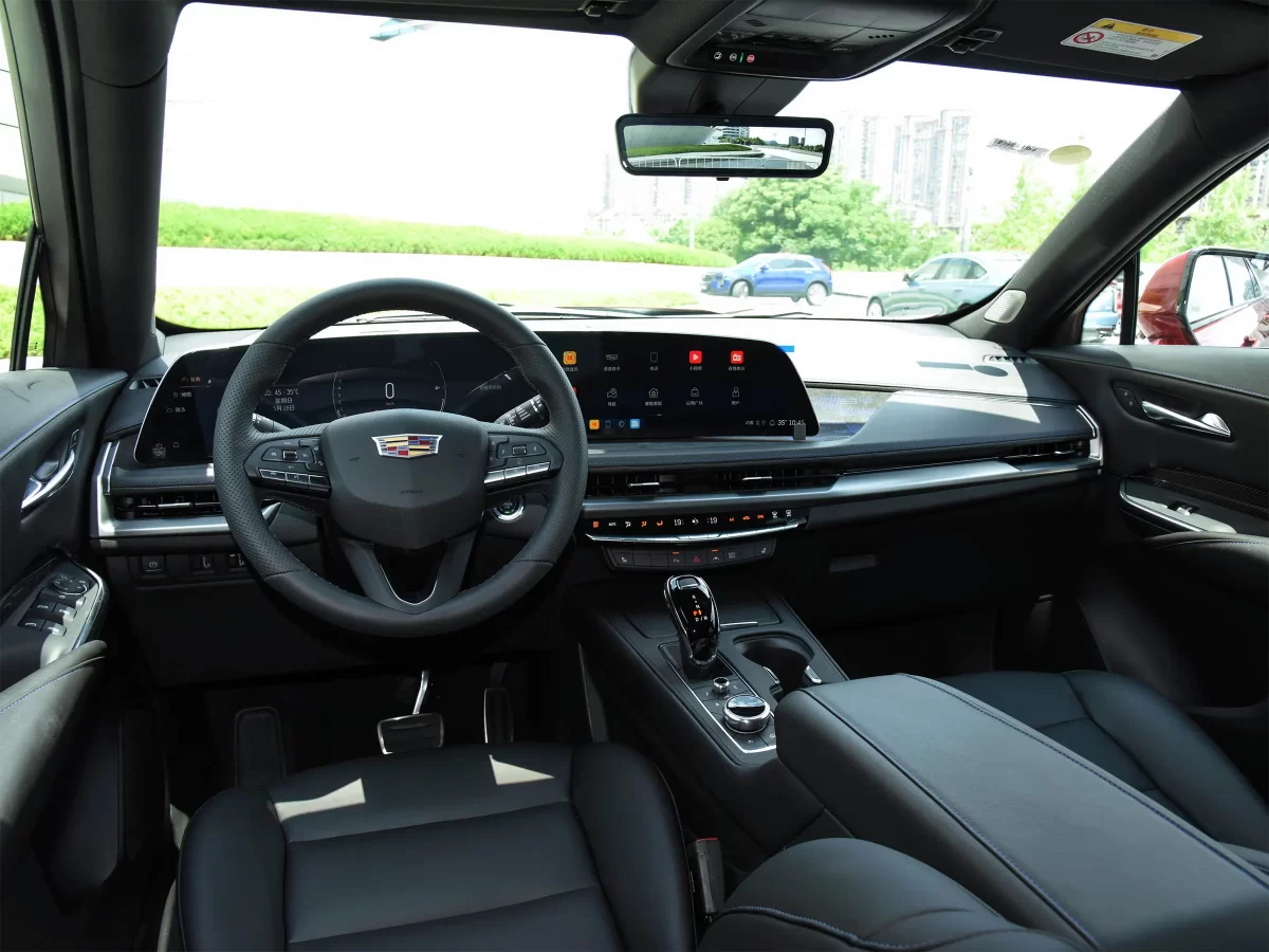 интерьер салона Cadillac XT4 интерьер салона Cadillac XT4