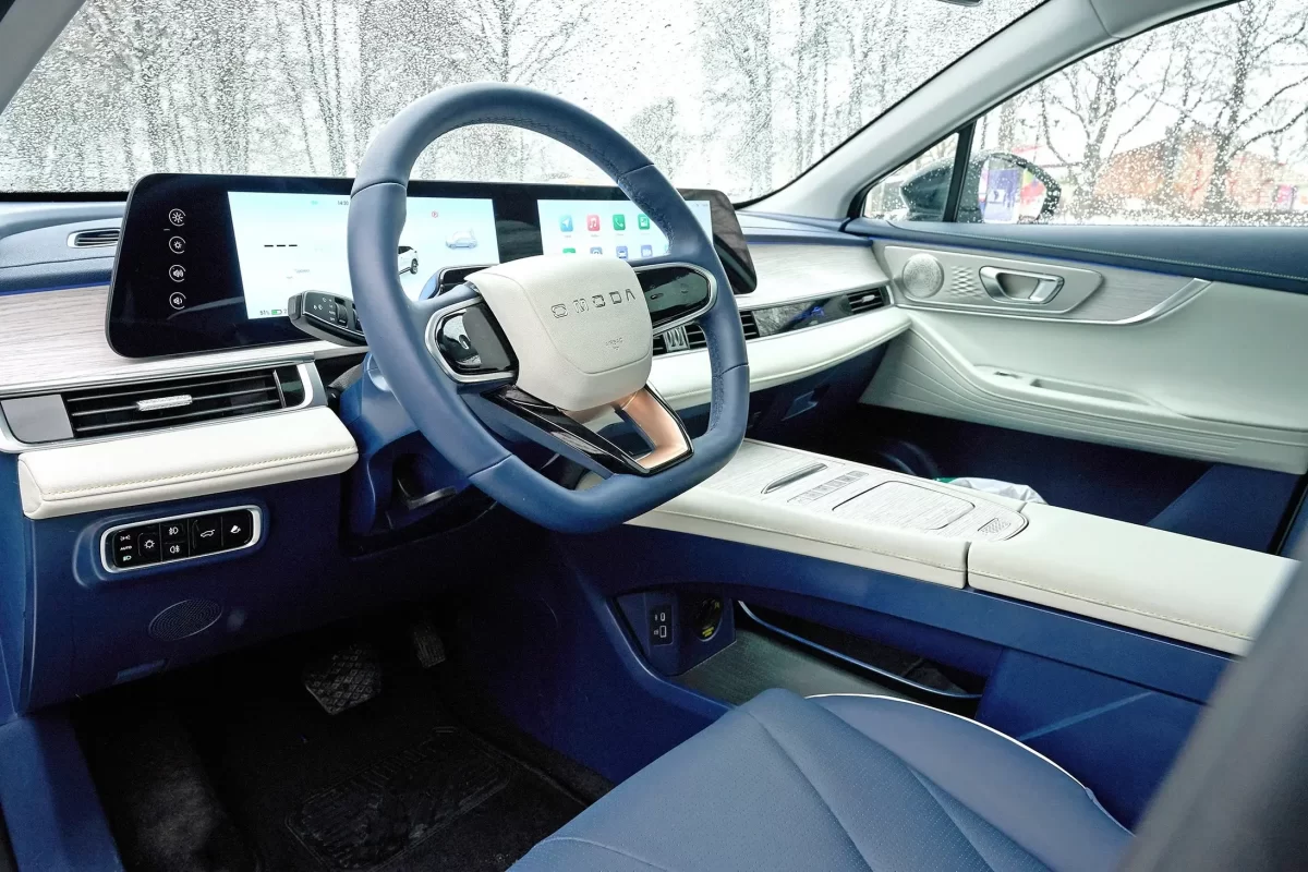 интерьер салона OMODA Chery E5