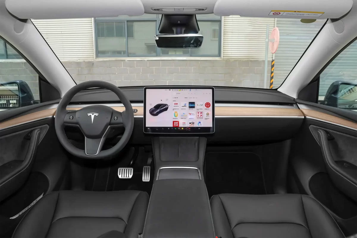 интерьер салона Модели Y