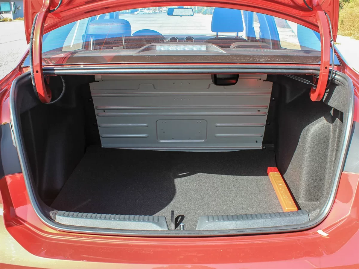 багажный отсек в Джетте VA3 багажный отсек в Джетте VA3