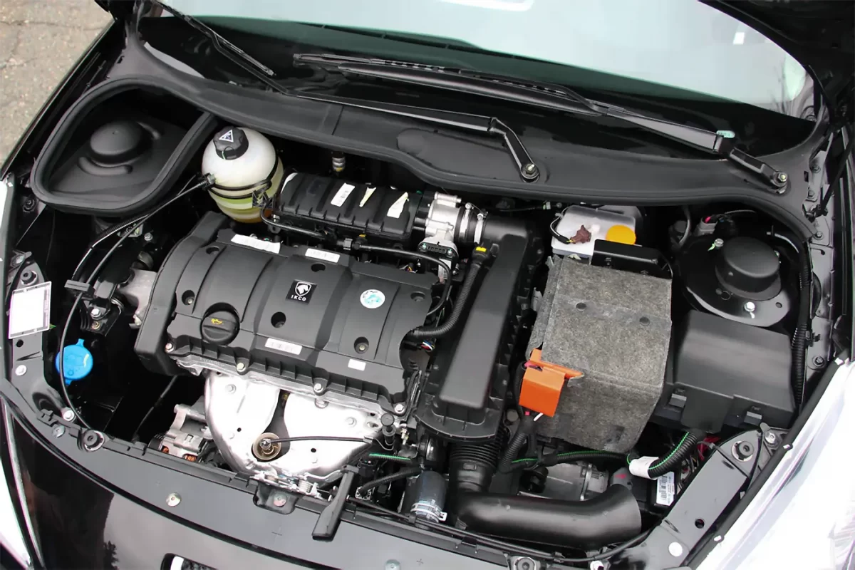 моторный отсек персидского 207-го Пежо моторный отсек персидского 207-го Пежо