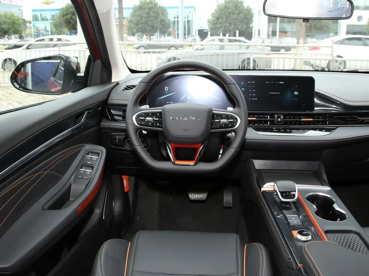 место водителя в Омоде эС5 Джи Ти