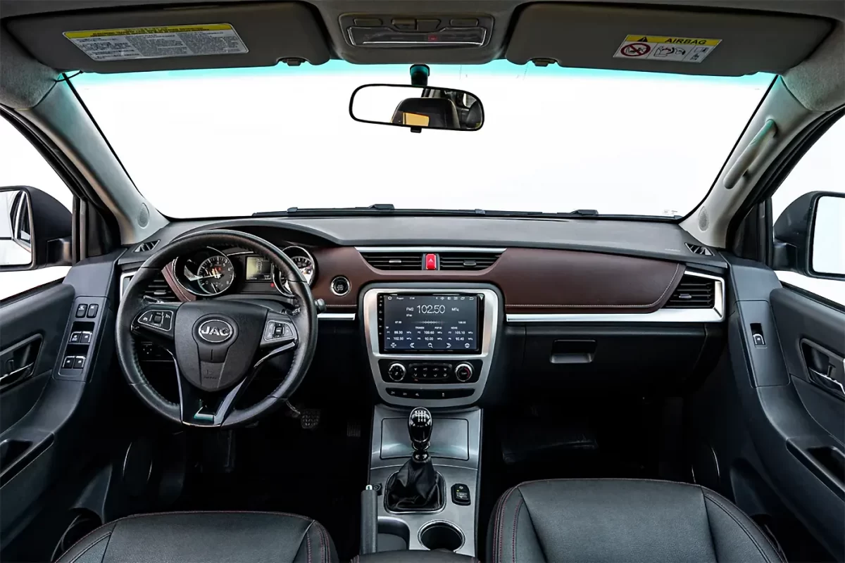 интерьер салона Sollers/JAC S'T6