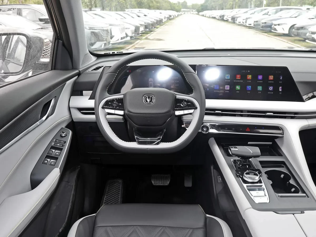 рестайлинговый интерьер Чангана CS75+ рестайлинговый интерьер Чангана CS75+