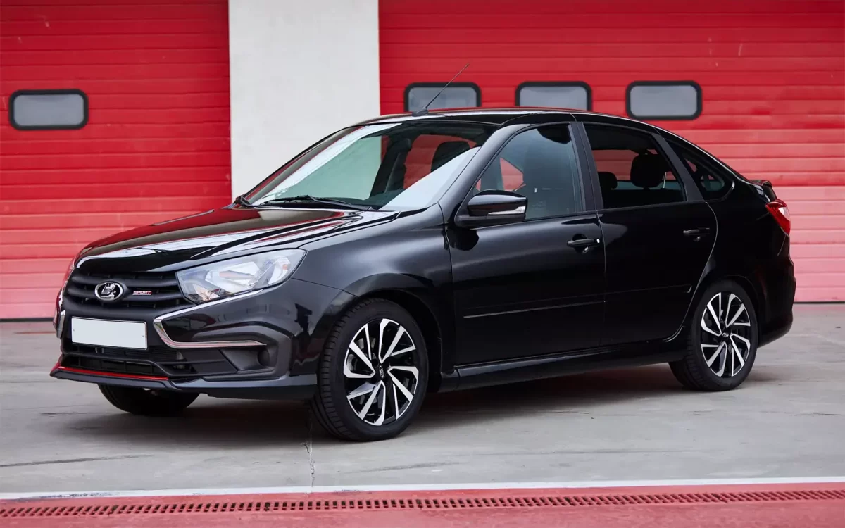 фото лифтбека Granta Sport от LADA