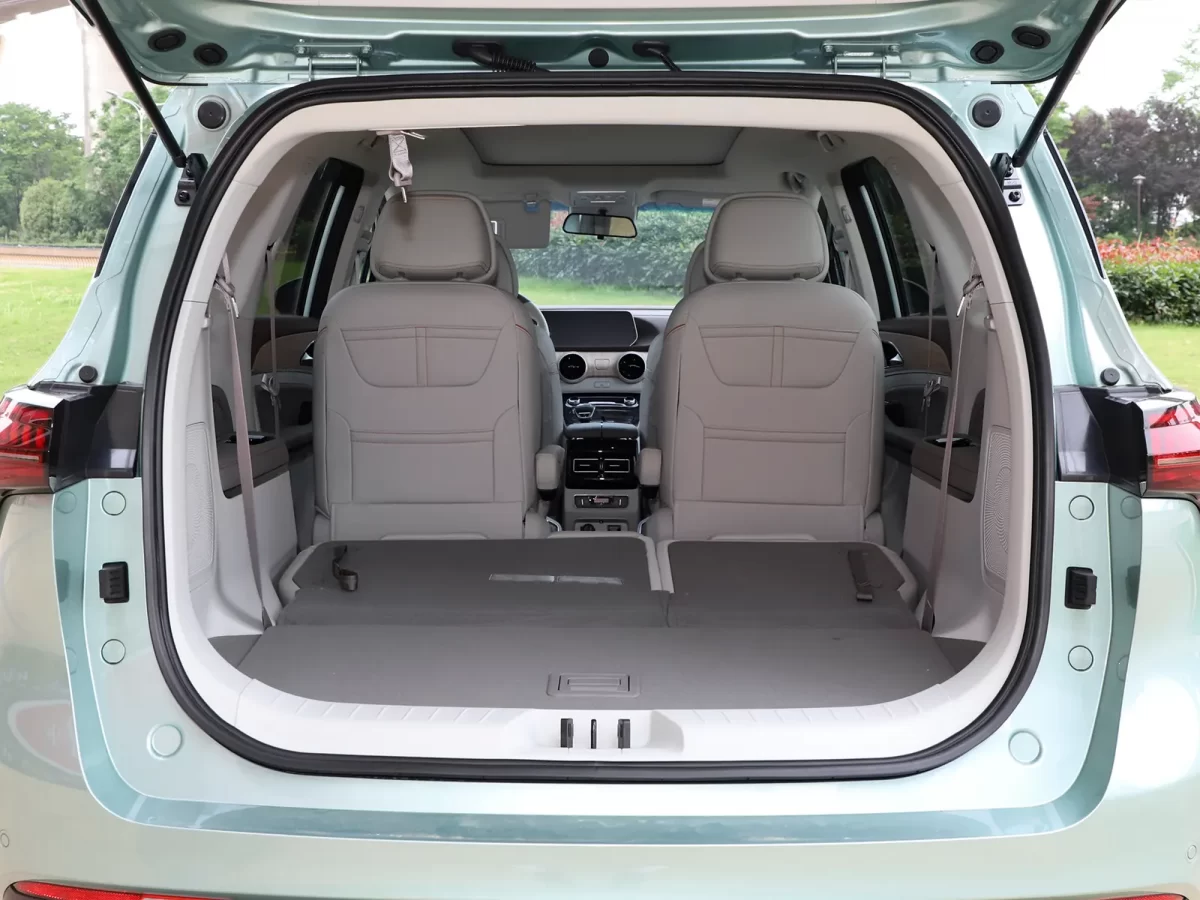 возможности трансформации салона в багажник для Yacht возможности трансформации салона в багажник для Yacht